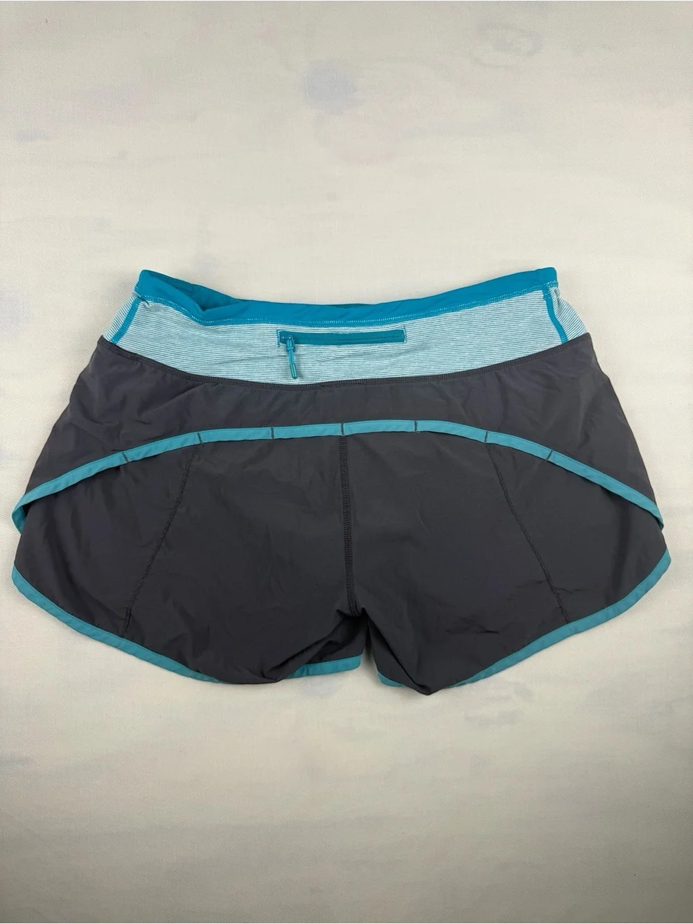 🌟 Lululemon Run: Speed Short - Like New - Coal Surge Wee Stripe Surge - Size 6 🩵